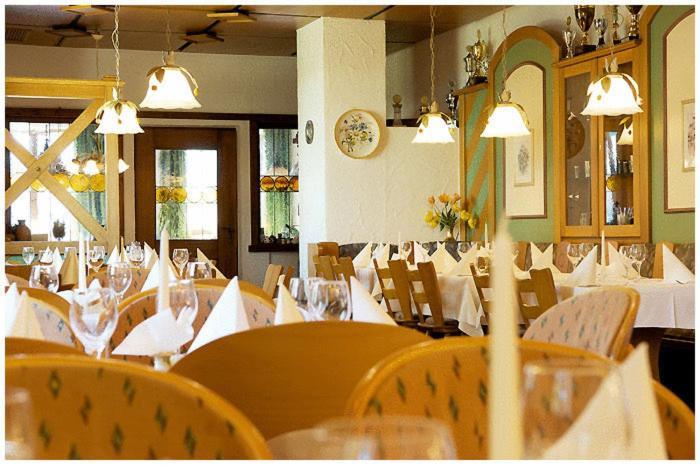 Hotel Bayerischer Hof ลินเดนแบร์ก เอม อัลกอย ภายนอก รูปภาพ